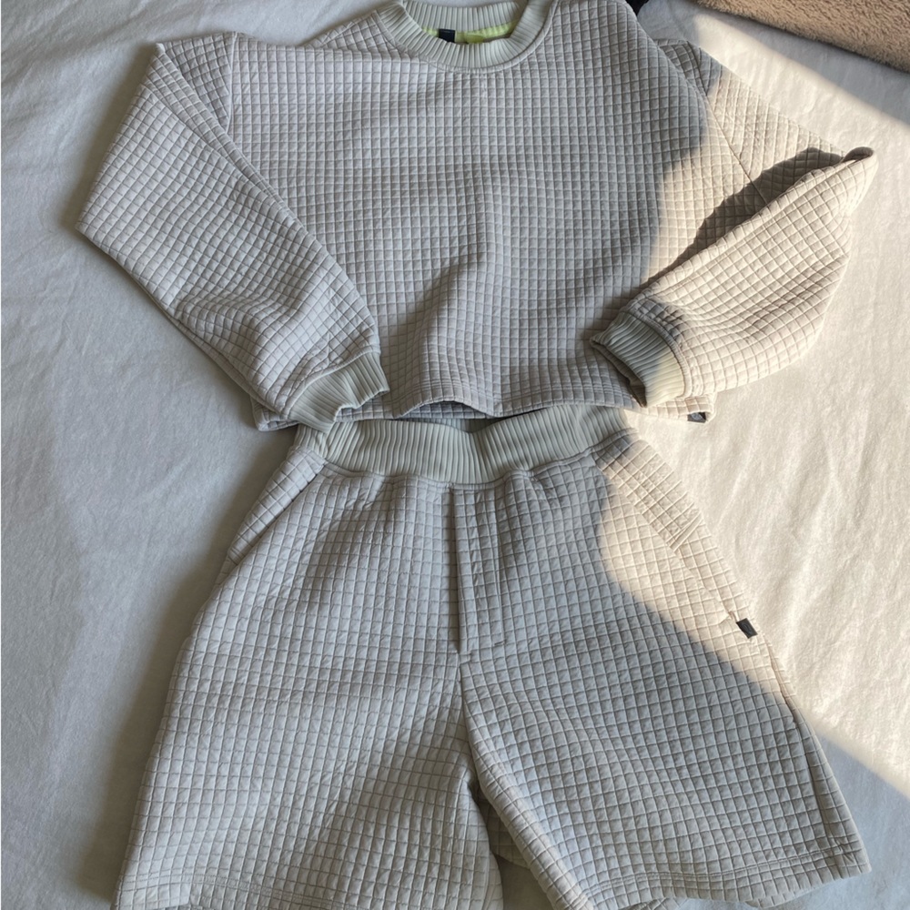 Lululemon lab grid set